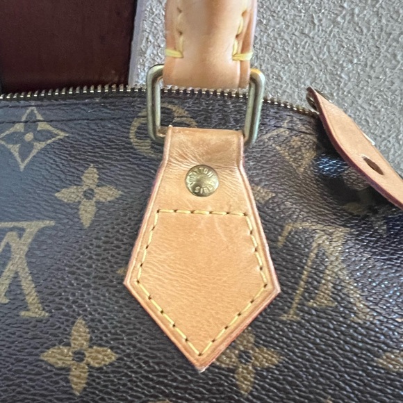 LV Speedy 25 Monogram Canvas Comes with Lock and key - Picture 9 of 12